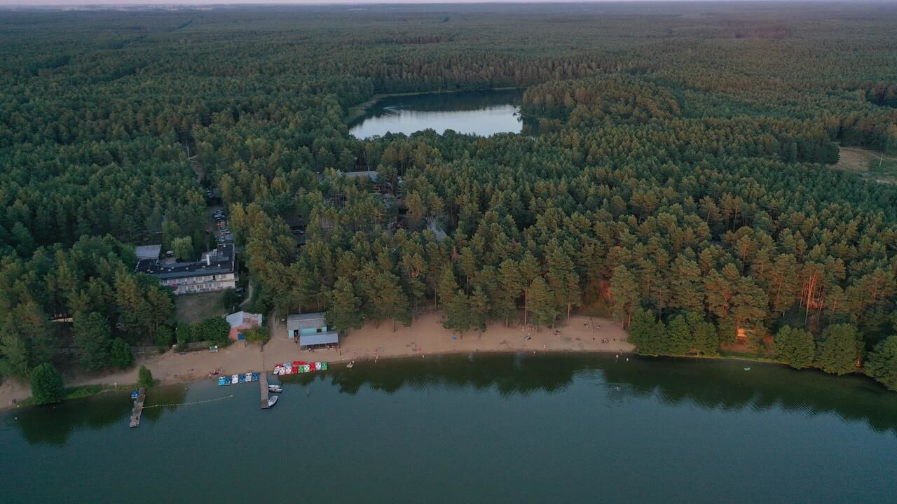 Дома для отпуска Domek wypoczynkowy w lesie nad jeziorem Оципель